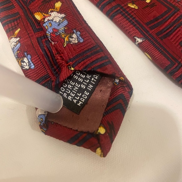 Mickey and Co. Atlas Design Disney tie 90’s tie with Mickey and Donald 100% silk - Picture 3 of 4